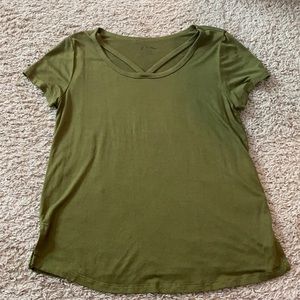 Adorable top. Cute detailing in front.